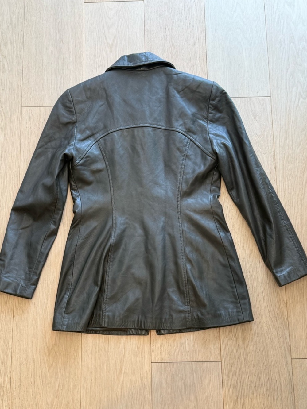 Danier Vintage Genuine Leather Jacket | Made in Canada | Tailored Feminine Fit - Picture 5 of 11